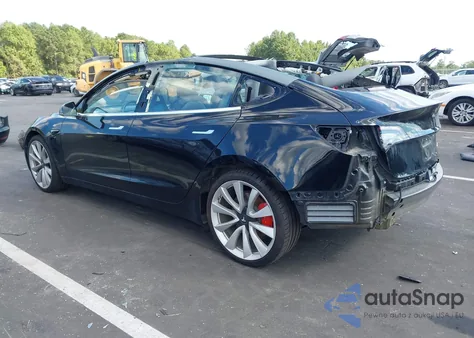 2018 Tesla Model 3 Long Range/Performance z USA, uszkodzony, nr VIN 5YJ3E1EB0JF184387